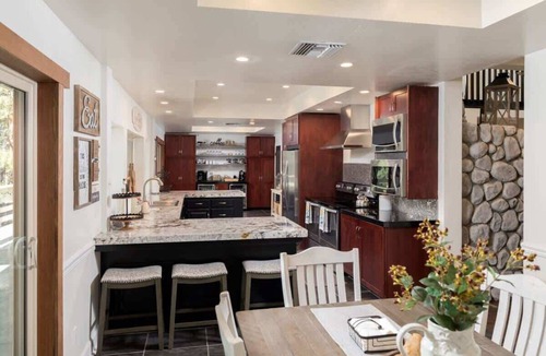 Evergreen Estates House | Private Luxury Big Bear Lodge. Hot Tub. Game Room