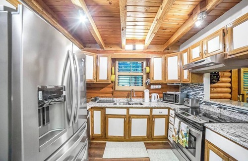 McDonough Cabin | Private Luxury Cabin with Hot Tub, Fire Pit & Sauna Escape