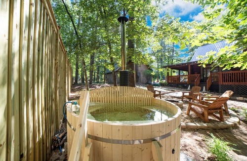 McDonough Cabin | Private Luxury Cabin with Hot Tub, Fire Pit & Sauna Escape