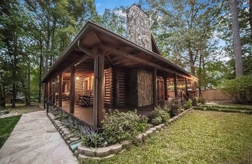 McDonough Cabin | Private Luxury Cabin with Hot Tub, Fire Pit & Sauna Escape