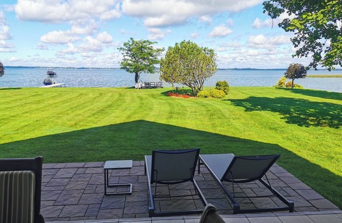 Saint-Anicet House | Private Luxury Lakefront Paradise – Big Garden, Dream Views, Perfect Setting