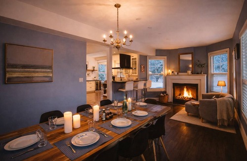 Hamilton House | Private Luxury Lakefront Retreat | FirePit, Large Backyard | Stunning Lake Views
