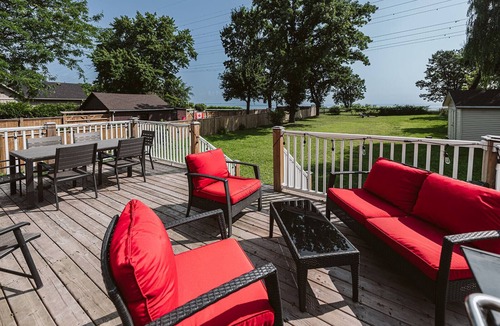 Hamilton House | Private Luxury Lakefront Retreat | FirePit, Large Backyard | Stunning Lake Views