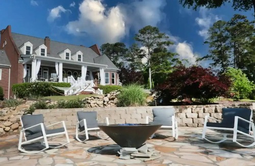 Lexington House | Private Luxury Lakefront Estate