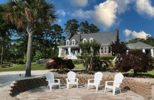 Lexington House | Private Luxury Lakefront Estate