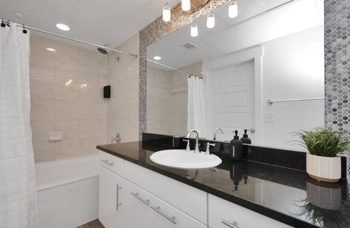 Conroe Apartment | Private Luxury Mid-Rise near The Woodlands, Perfect for Long & Short term stay