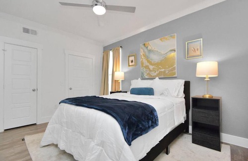 Conroe Apartment | Private Luxury Mid-Rise near The Woodlands, Perfect for Long & Short term stay