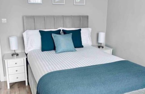 Palmers Green Apartment | Private Luxury One Bedroom Apartment with parking