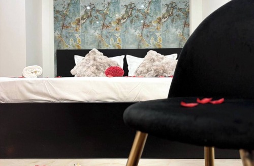 Orly-sur-Morin Cabin | Private luxury suite on 2 levels