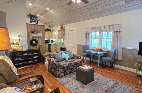 Fredericksburg Cottage | Private Luxury, Views, Nature, German History And Texas Hospitality!