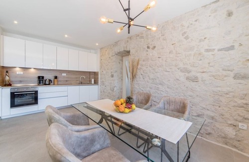Zaostrog Villa | Private Luxusvilla mit beheiztem Pool, großem Garten & Meerblick, Privatsphäre.
