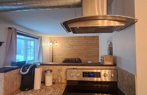 District Wright - Parc - de - la - Montagne Apartment | Private Main Floor 2 BR 1Bath: Hull Hosp 4m Drive