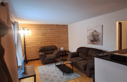District Wright - Parc - de - la - Montagne Apartment | Private Main Floor 2 BR 1Bath: Hull Hosp 4m Drive