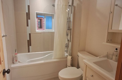 District Wright - Parc - de - la - Montagne Apartment | Private Main Floor 2 BR 1Bath: Hull Hosp 4m Drive