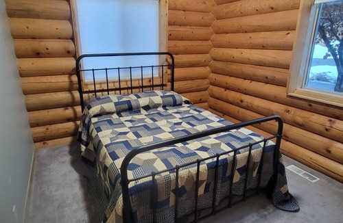 Monitor House | Private Majestic Log Cabin