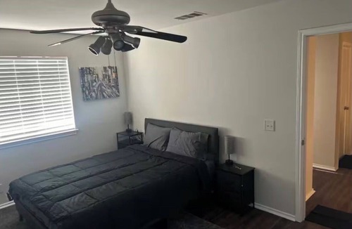 Stoney Ridge House | Private master bedroom with private bath in a house near austin airport