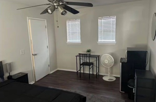 Stoney Ridge House | Private master bedroom with private bath in a house near austin airport