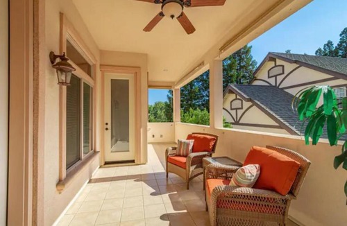 Fair Oaks House | Private Master suite with Sauna and Bathtub