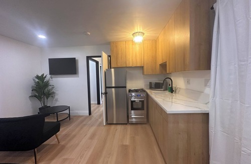 Hacienda Heights Apartment | Private Master Suite Near Mount SAC Full Kitchen & Yard