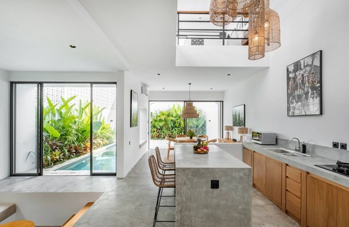 Padonan Villa | Private Modern 2-Bedroom Villa Minutes Away from Canggu's Hotspots!