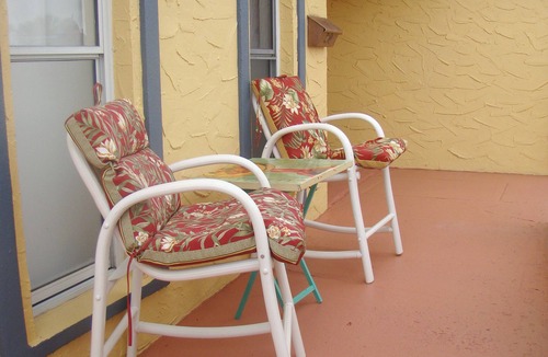 Knollwood Beach House | Private modern 2bd home, very clean, steps to beach