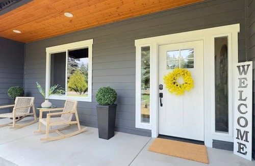 Rochester House | Private modern home in the quiet countryside. All the conveniences of home with covered porch and outdoor seating. Lots of parking too!