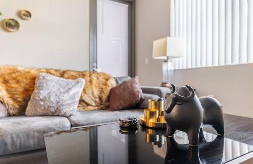 Airport Area Apartment | Private, Modern Luxury 2 Bd/2 Ba