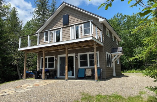 Smyrna House | Private modern off-grid lake house and guest cabin