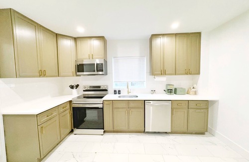 Vernon House | Private Mountain Creek Getaway!