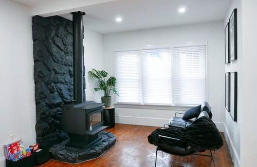 Vernon House | Private Mountain Creek Getaway!