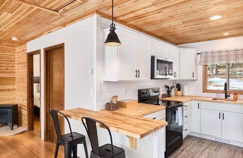 Rainbow Valley Cabin | Private Mountain Cabin w/Hot Tub + Forest Views