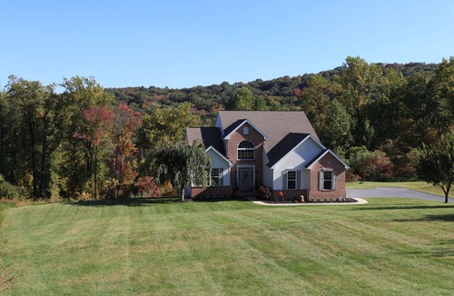 Robesonia House | Private Mountain Escape with Gameroom