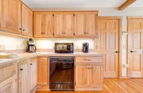Banner Elk House | Private mountain home with amazing views, firepit & hot tub - near ski slopes