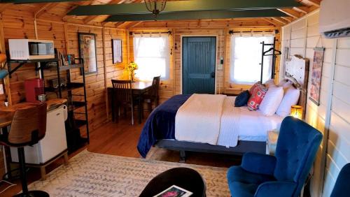 Laurel Ridge House | Private Mountain Sanctuary Cabin Surrounded by Protected Forest in Black Mountain, North Carolina