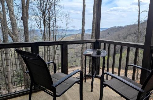 Laurel Ridge House | Private Mountain Sanctuary Cabin Surrounded by Protected Forest in Black Mountain, North Carolina