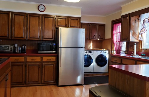 Queensbury House | Private Mountain Side Bungalow