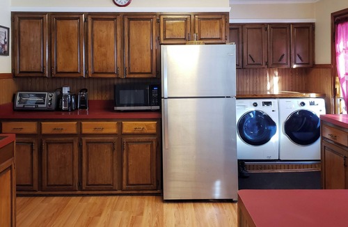 Queensbury House | Private Mountain Side Bungalow