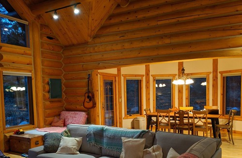 Pineridge House | Private Mountain Top Custom Log Home on 1 acre with incredible views