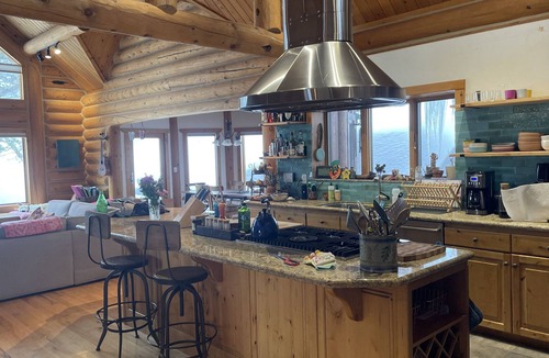 Pineridge House | Private Mountain Top Custom Log Home on 1 acre with incredible views