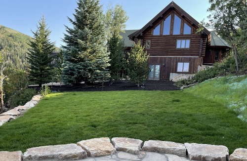 Pineridge House | Private Mountain Top Custom Log Home on 1 acre with incredible views