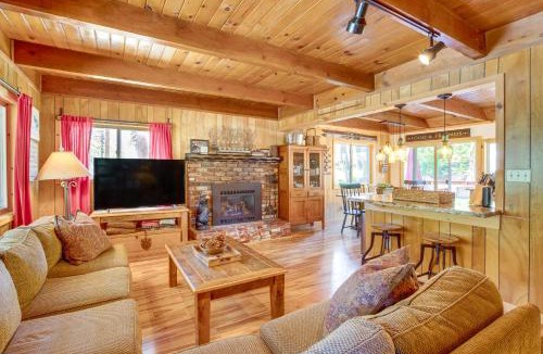 Tahoe Paradise House | Private Mountain Retreat: 8 Mi to Lake Tahoe!