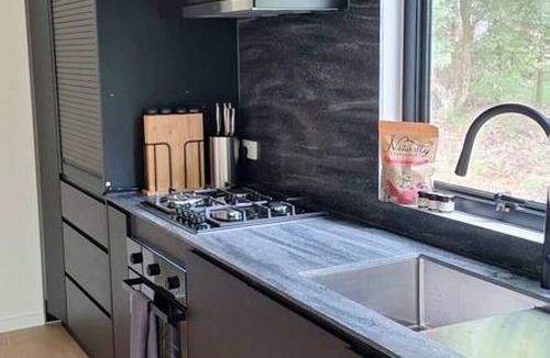 Warburton House | Private Mountain View Treetop Spa Getaway