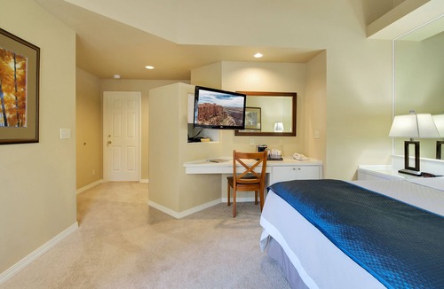 Century West Hotel | Private Mt. Bachelor Village suite in Bend with access to resort hot tubs/pool