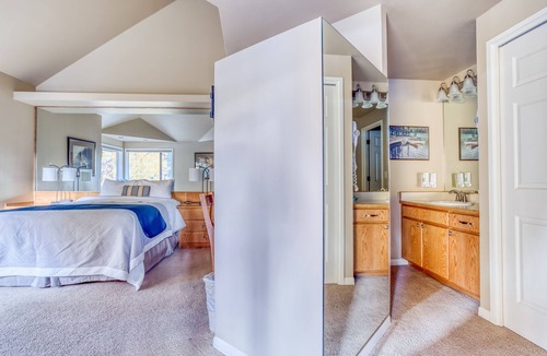 Century West Hotel | Private Mt. Bachelor Village suite in Bend with access to resort hot tubs/pool