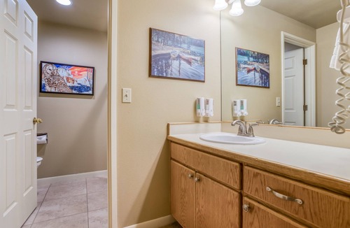 Century West Hotel | Private Mt. Bachelor Village suite in Bend with access to resort hot tubs/pool