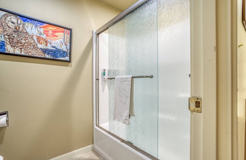 Century West Hotel | Private Mt. Bachelor Village suite in Bend with access to resort hot tubs/pool