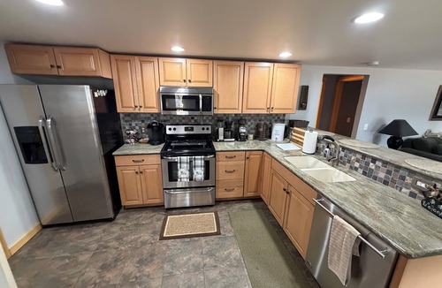 Brantingham Cabin | Private Multi-family Adirondack lakefront cabin with 4 bedrooms 2 full baths