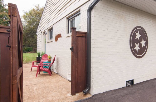 Merry Oaks House | Private Music City Suite, Private Entry, minutes from downtown!