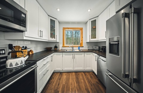 Seguin Cottage | Private Muskoka Forest Retreat | Hot Tub | Rosseau