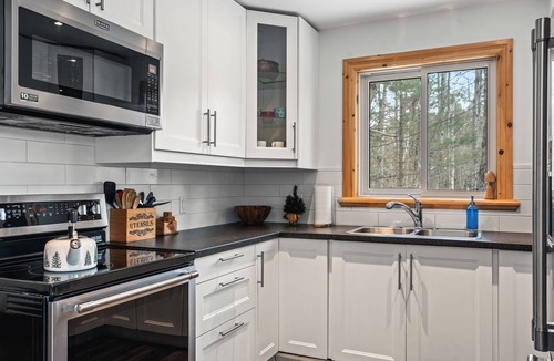 Seguin Cottage | Private Muskoka Forest Retreat | Hot Tub | Rosseau